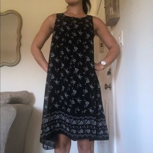 Black and white floral flowy summer dress Max Studio Size Small